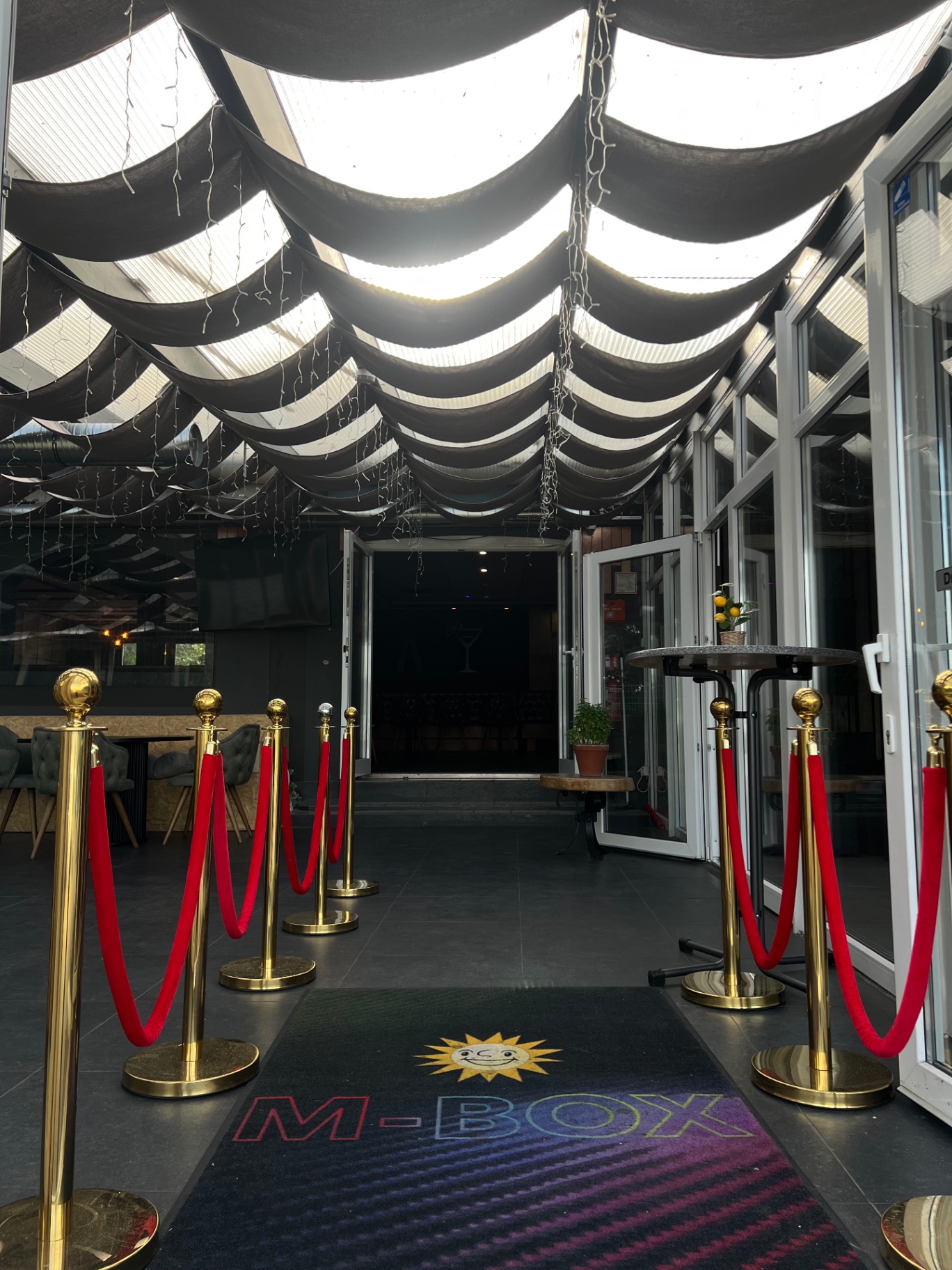 Eingangsbereich der Lava Lounge