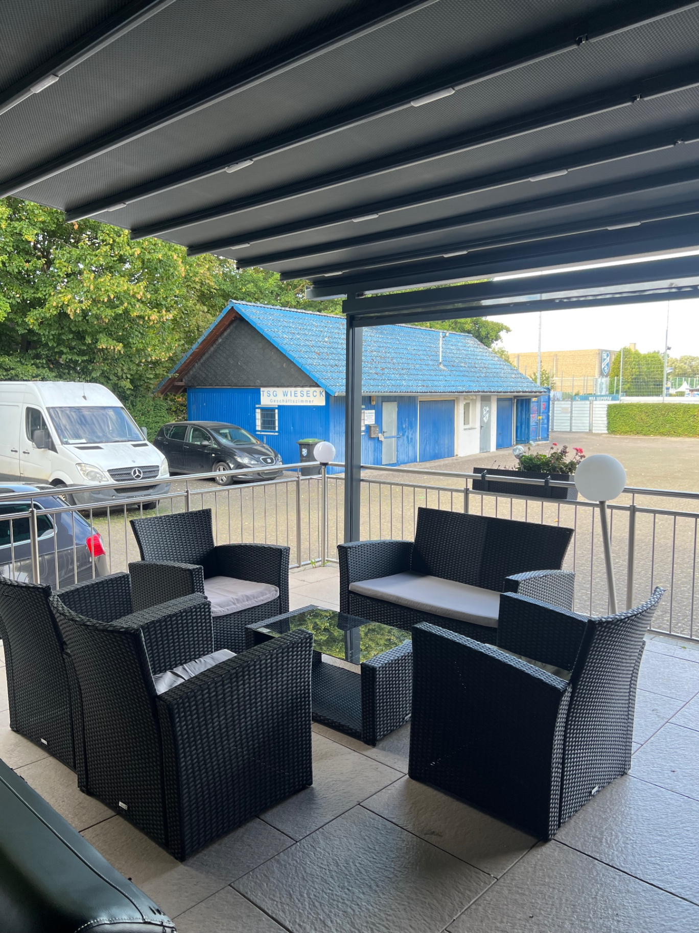 Terrassenplätze mit Blick nach draußen